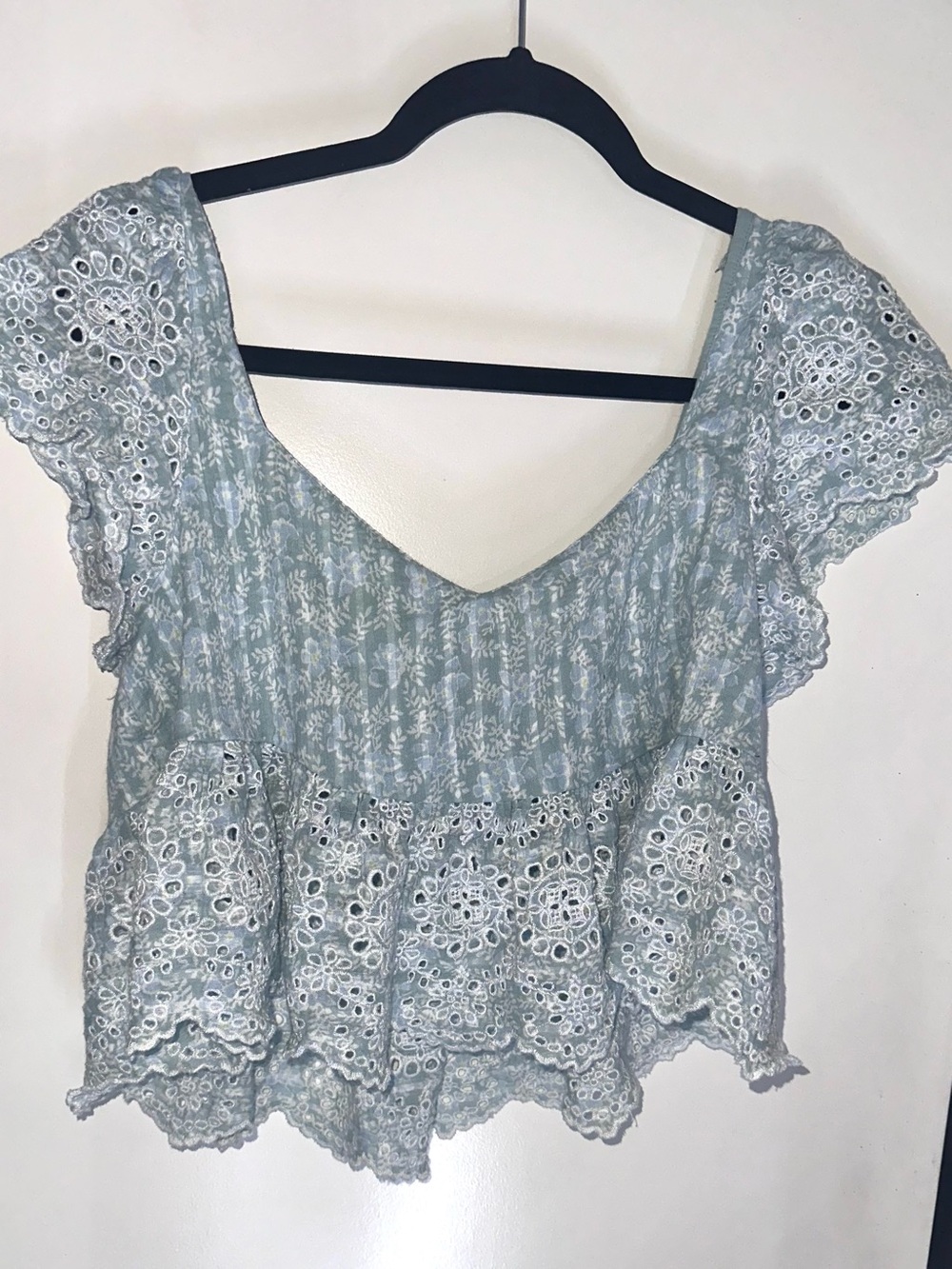 American Eagle Lace-Trim Floral Crop - Picture 1 of 7